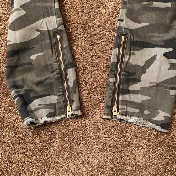 EXPRESS CAMO PANTS WITH STRETCH. SIZE 8R. ZIPPERS AT ANKLES. NWT - Picture 6 of 10